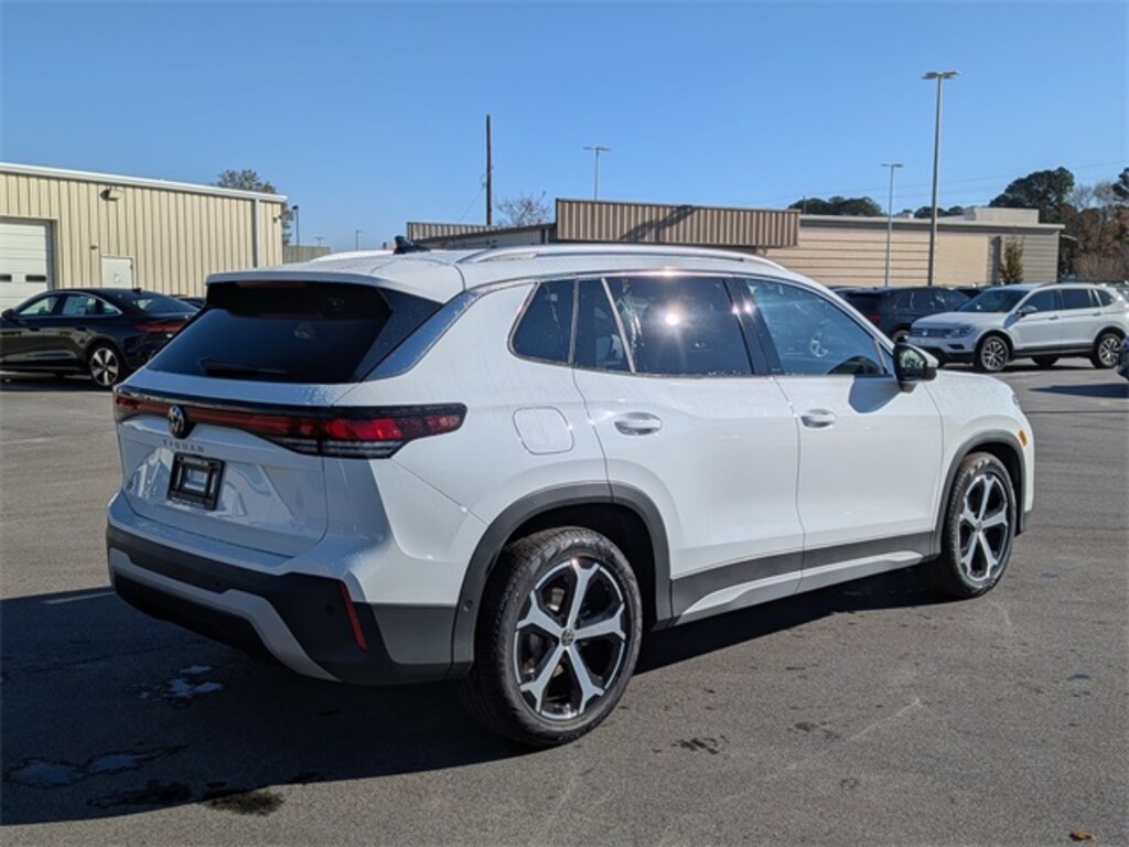 New 2026 Volkswagen Tiguan 2.0T SE SUV