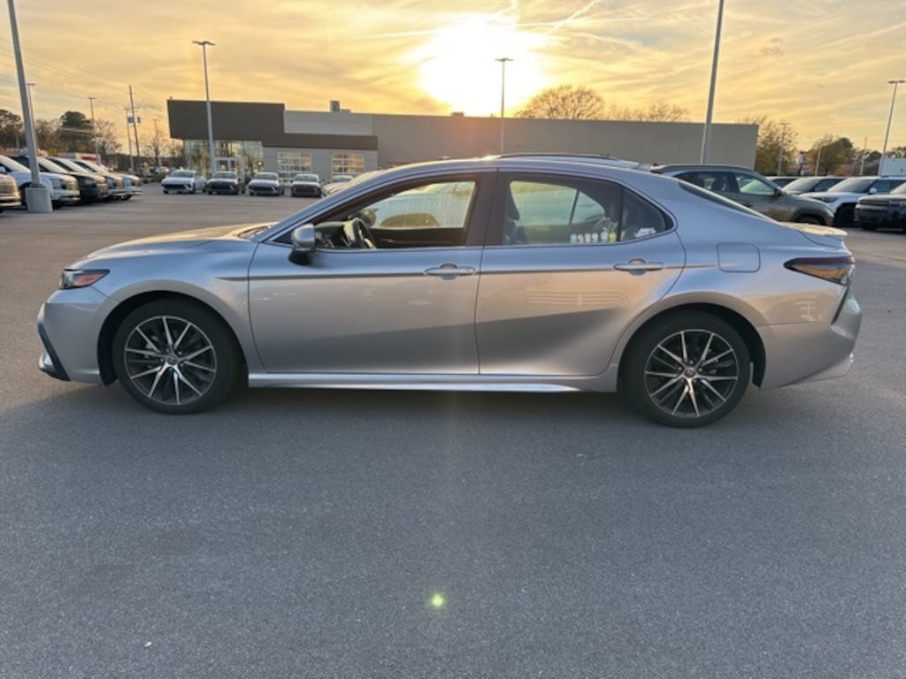 Used 2023 Toyota Camry SE Sedan