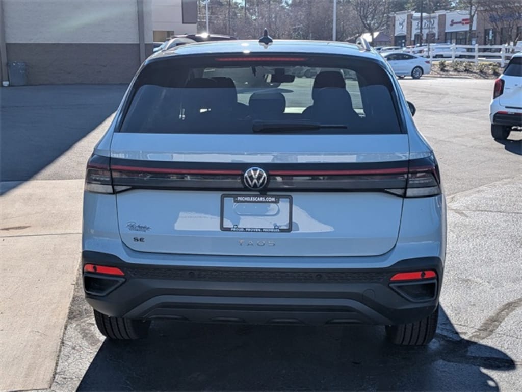 New 2026 Volkswagen Taos 1.5T SE Black SUV