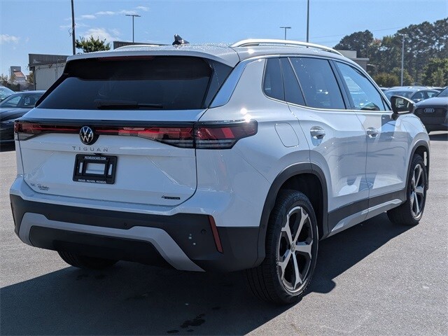 2025 Volkswagen Tiguan SE photo 2
