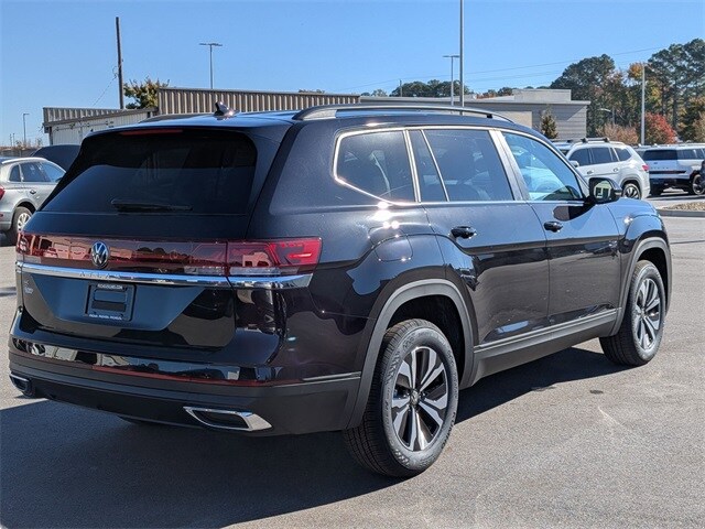 2026 Volkswagen Atlas SE photo 2