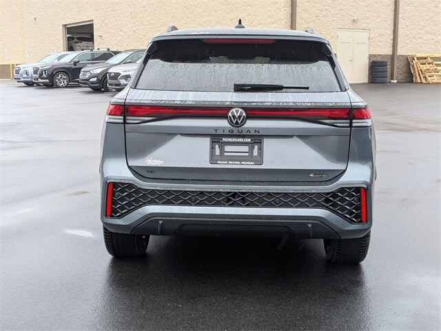 2025 Volkswagen Tiguan SE R-Line Black photo 3