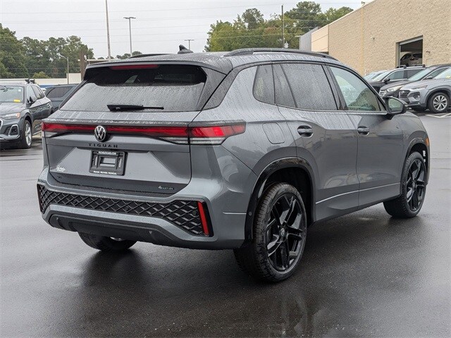 2025 Volkswagen Tiguan SE R-Line Black photo 2