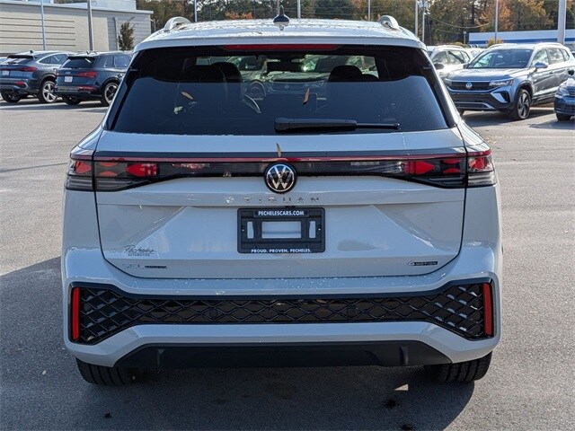 2026 Volkswagen Tiguan SEL R-Line photo 4