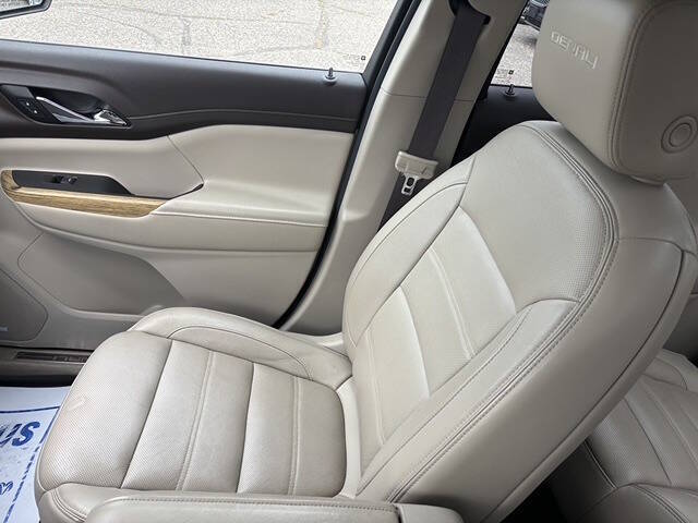 2019 GMC Acadia Denali - Photo 18