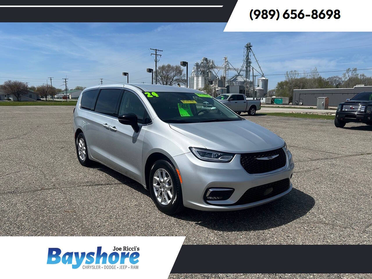 2024 Chrysler Pacifica Touring L's photo