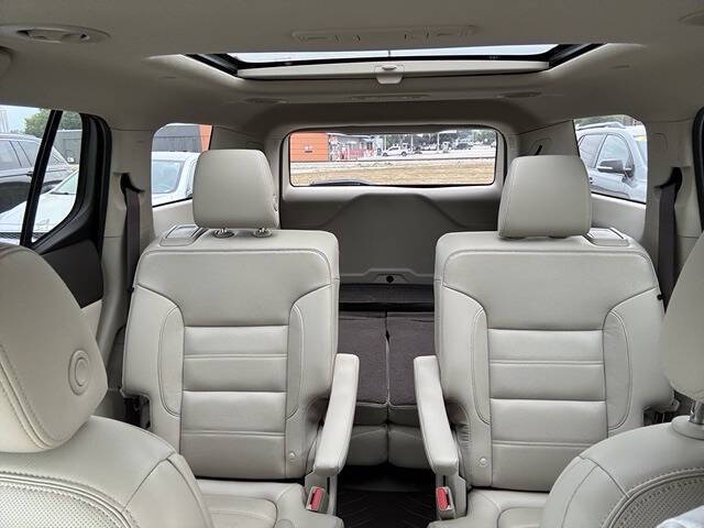 2019 GMC Acadia Denali - Photo 17