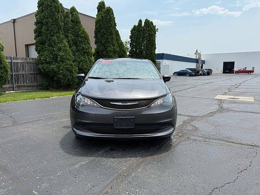 2023 Chrysler Voyager LX photo 3