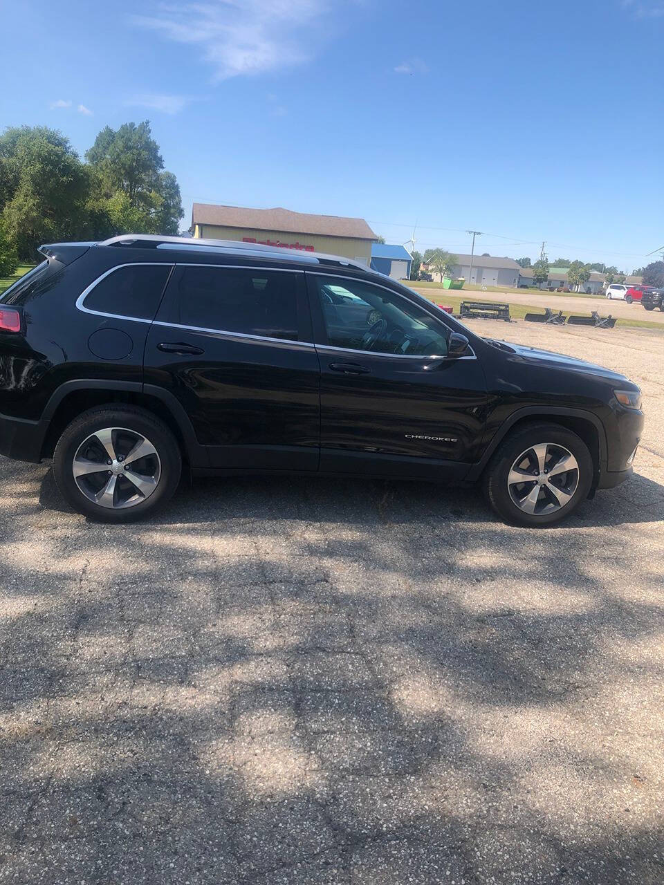 2019 Jeep Cherokee Limited photo 2