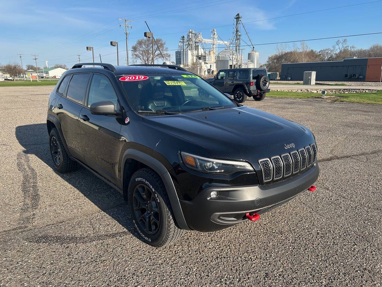 Used 2019 Jeep Cherokee Trailhawk with VIN 1C4PJMBX2KD397333 for sale in Pigeon, MI