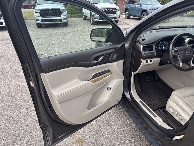 2019 GMC Acadia Denali - Photo 16