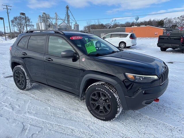 Used 2019 Jeep Cherokee Trailhawk with VIN 1C4PJMBX2KD397333 for sale in Pigeon, MI