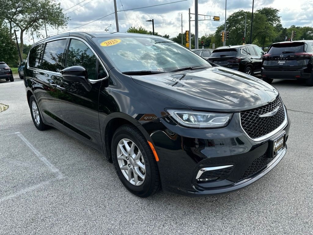 Used 2025 Chrysler Pacifica Select Minivan/Van