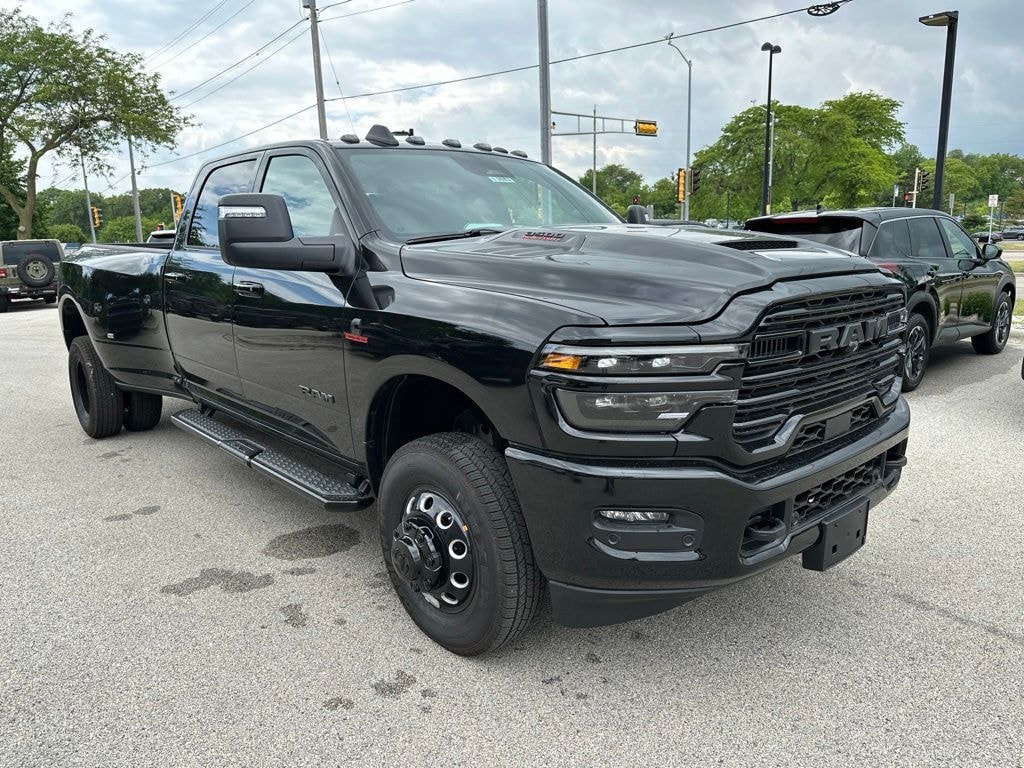 New 2026 Ram 3500 LARAMIE CREW CAB 4X4 8' BOX Pickup