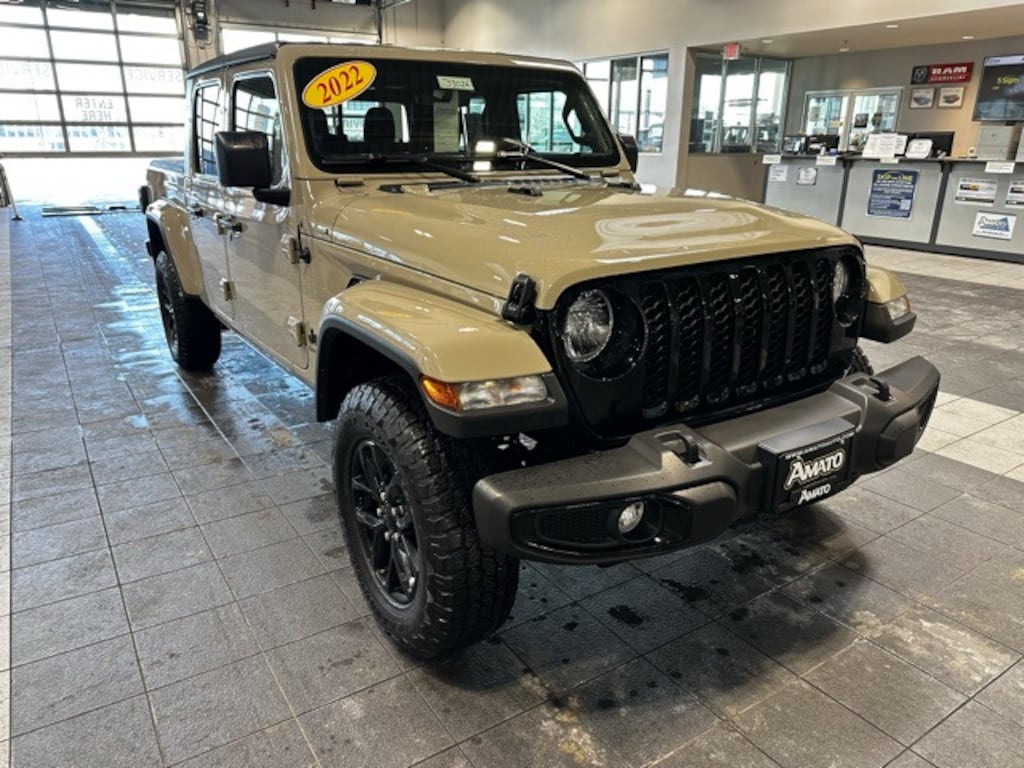 Used 2022 Jeep Gladiator Altitude Truck