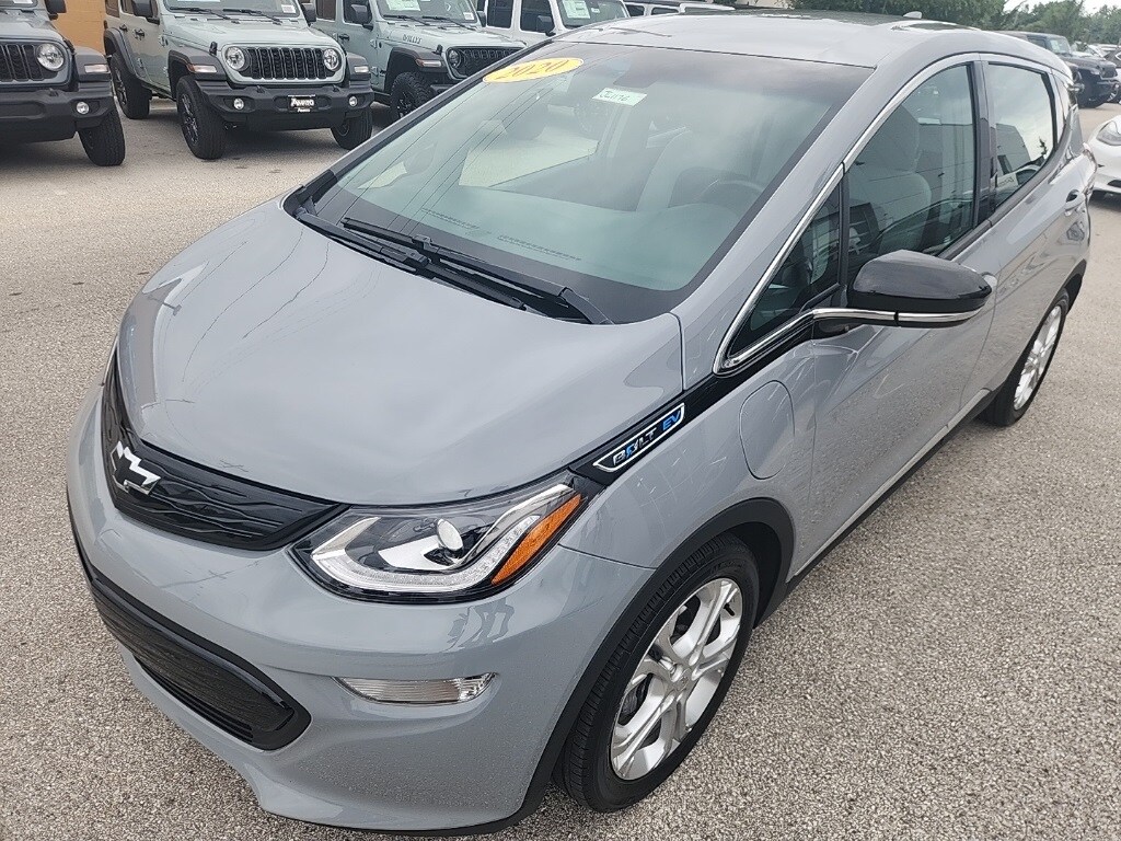 Used 2020 Chevrolet Bolt EV LT with VIN 1G1FY6S06L4105179 for sale in Milwaukee, WI
