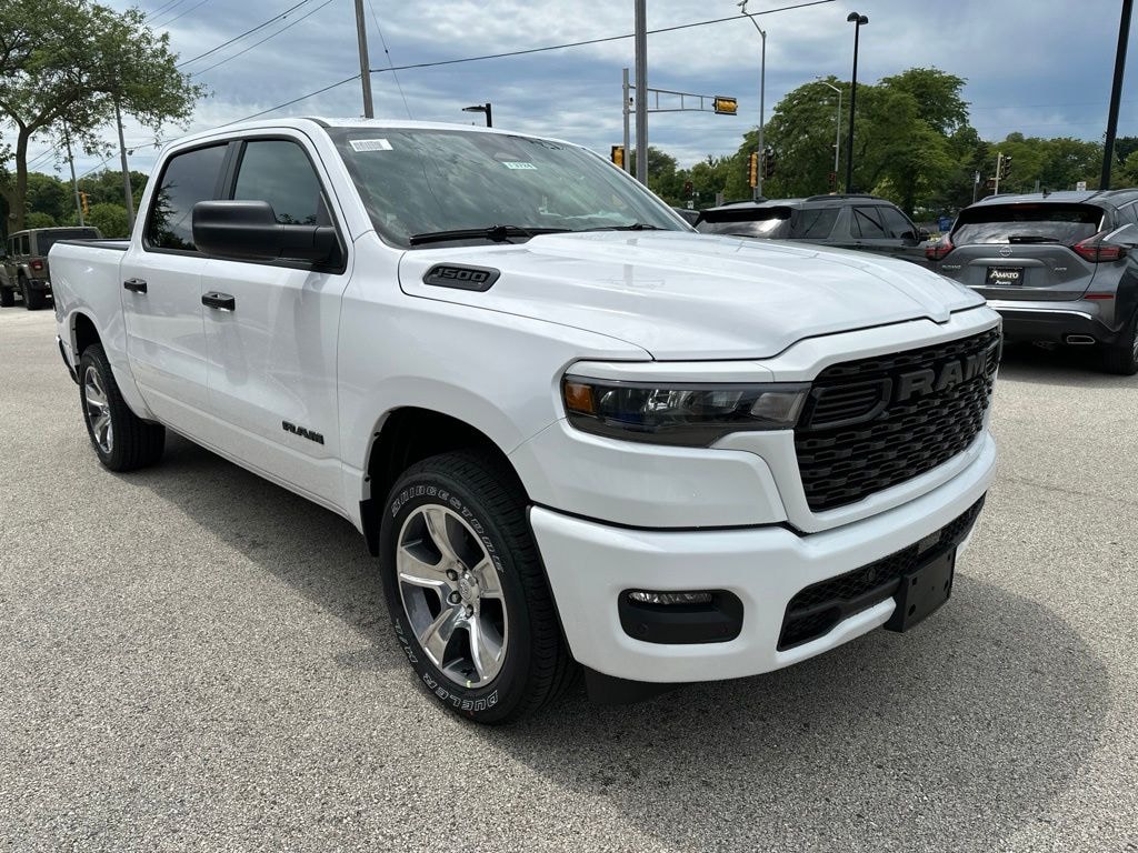 New 2026 Ram 1500 EXPRESS CREW CAB 4X4 5'7 BOX Pickup