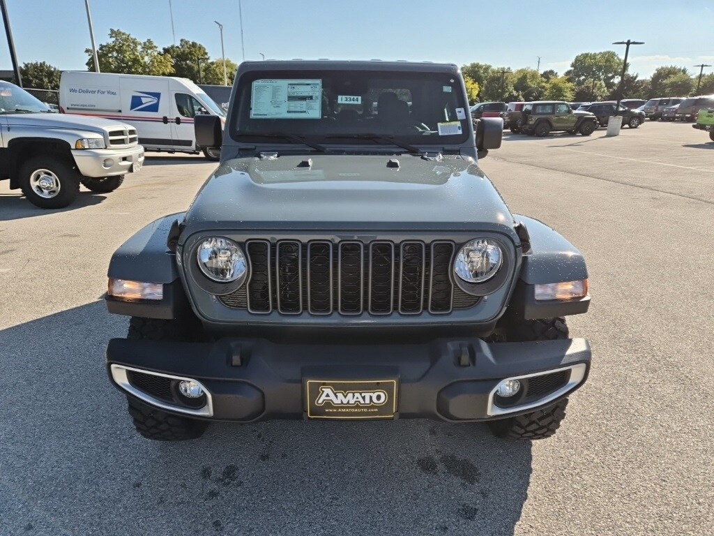 2025 Jeep Gladiator Sport photo 3