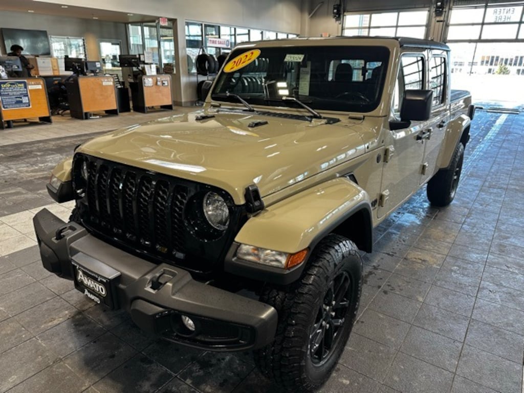 Used 2022 Jeep Gladiator Altitude Truck