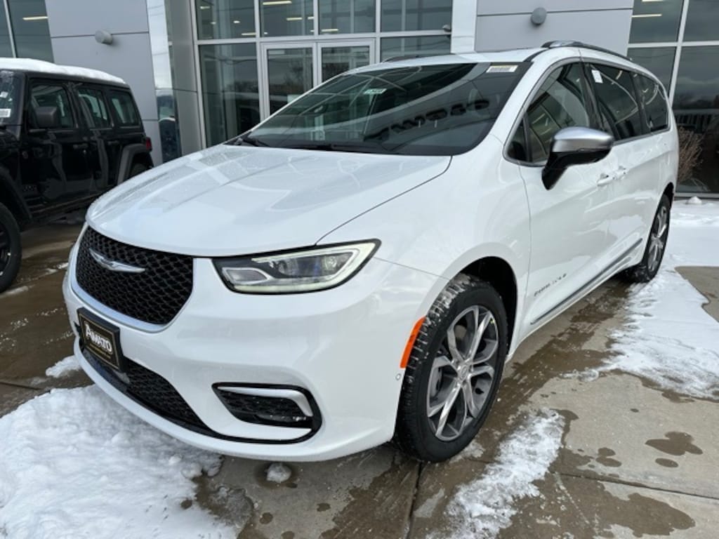 New 2026 Chrysler Pacifica PINNACLE AWD Passenger Van