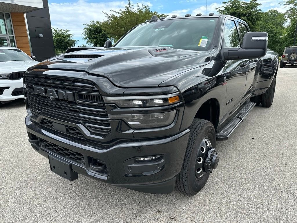 New 2026 Ram 3500 LARAMIE CREW CAB 4X4 8' BOX Pickup
