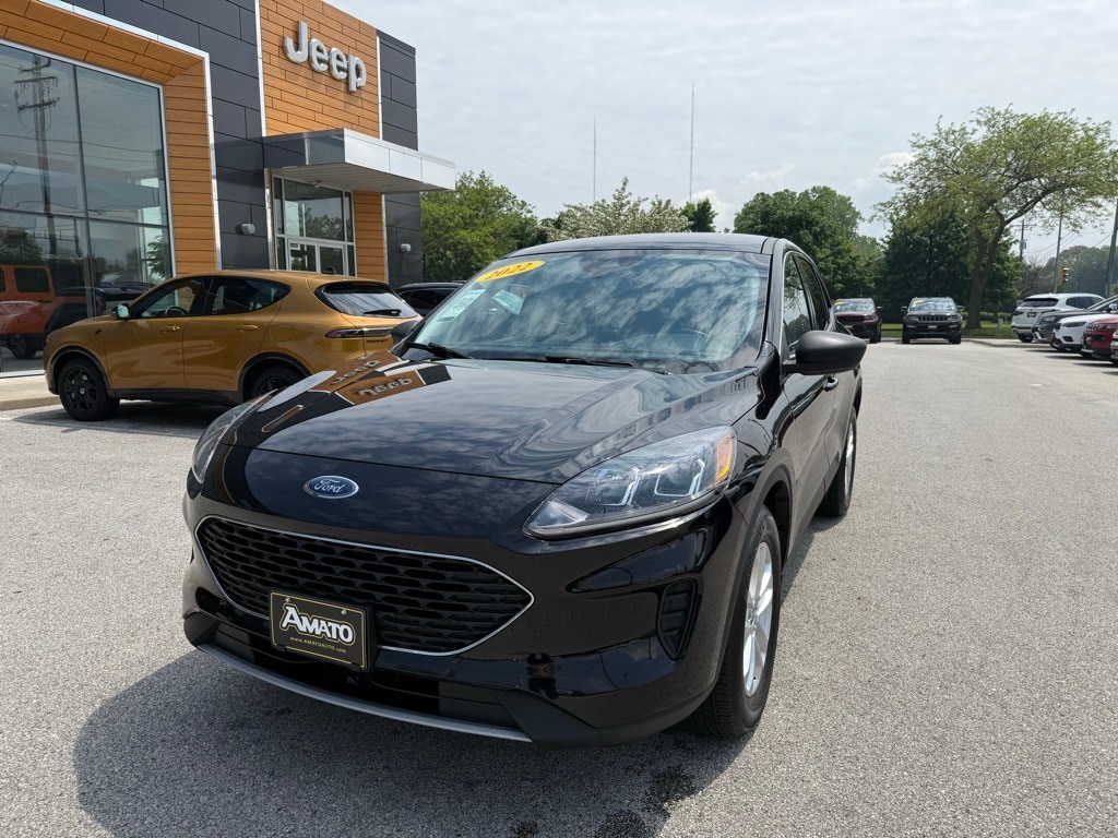 Used 2022 Ford Escape SE with VIN 1FMCU9G64NUA49648 for sale in Milwaukee, WI