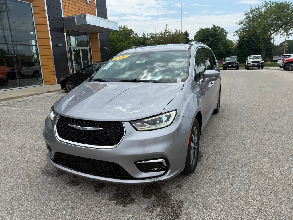 Used 2021 Chrysler Pacifica Hybrid Touring L with VIN 2C4RC1L79MR594676 for sale in Milwaukee, WI