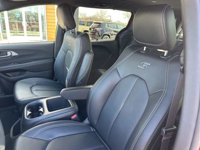 2026 Chrysler Pacifica Select - Photo 21