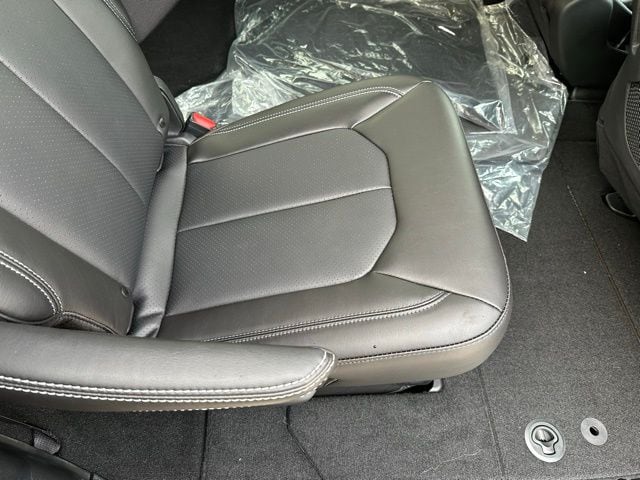 2026 Chrysler Pacifica Select - Photo 16