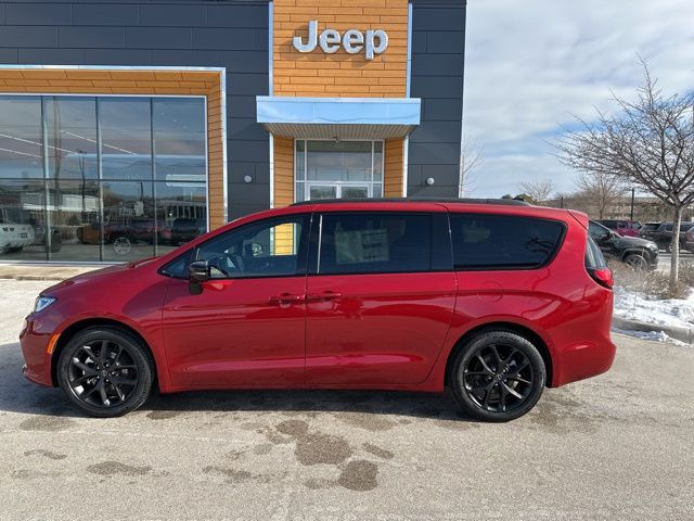 2026 Chrysler Pacifica Select - Photo 9