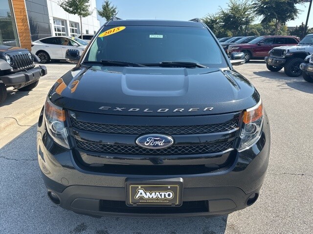 2015 Ford Explorer Sport photo 2