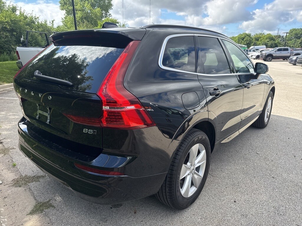 2022 Volvo XC60 B5 Momentum photo 4