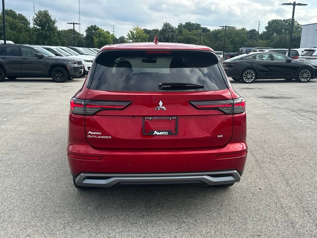 Used 2025 Mitsubishi Outlander SE SUV