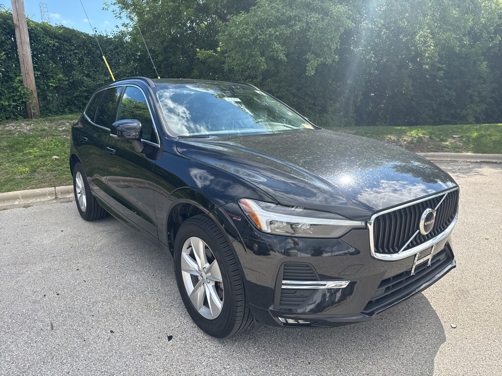 2022 Volvo XC60 B5 Momentum photo 3