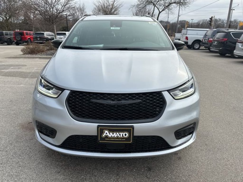 New 2026 Chrysler Pacifica LIMITED Passenger Van