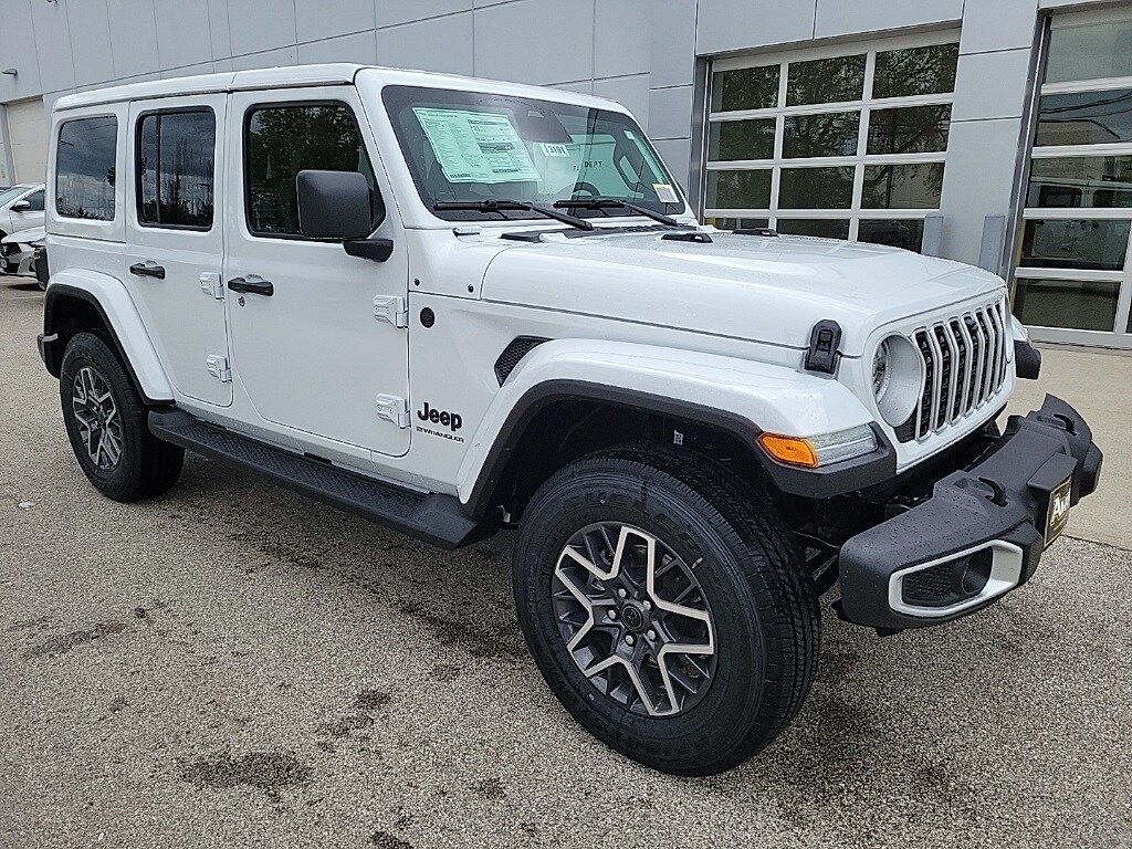 2025 Jeep Wrangler Sahara photo 4