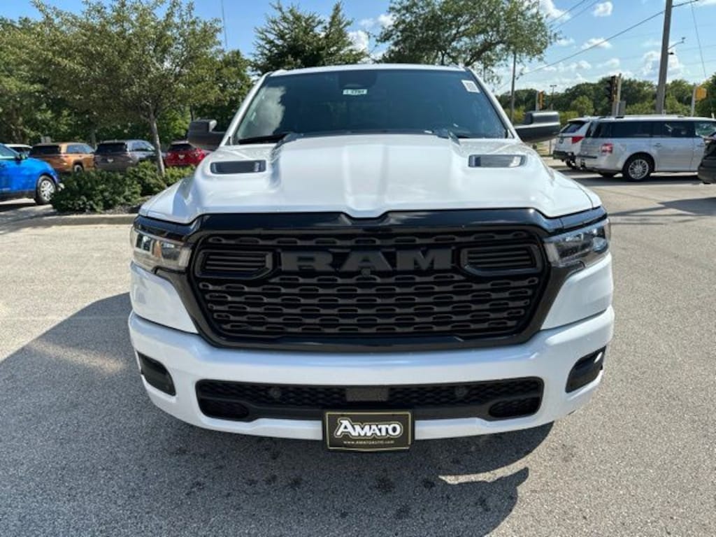 New 2026 Ram 1500 EXPRESS CREW CAB 4X4 5'7 BOX Pickup