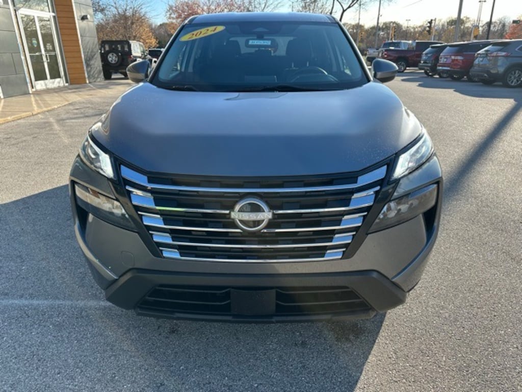 Used 2024 Nissan Rogue SV SUV