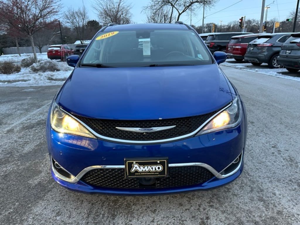 Used 2019 Chrysler Pacifica Touring L Plus Minivan/Van