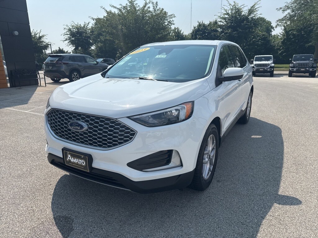 2023 Ford Edge SEL photo 2