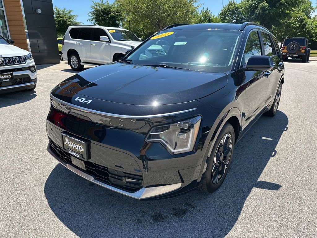 Used 2023 Kia Niro Wave with VIN KNDCT3L18P5013618 for sale in Glendale, WI