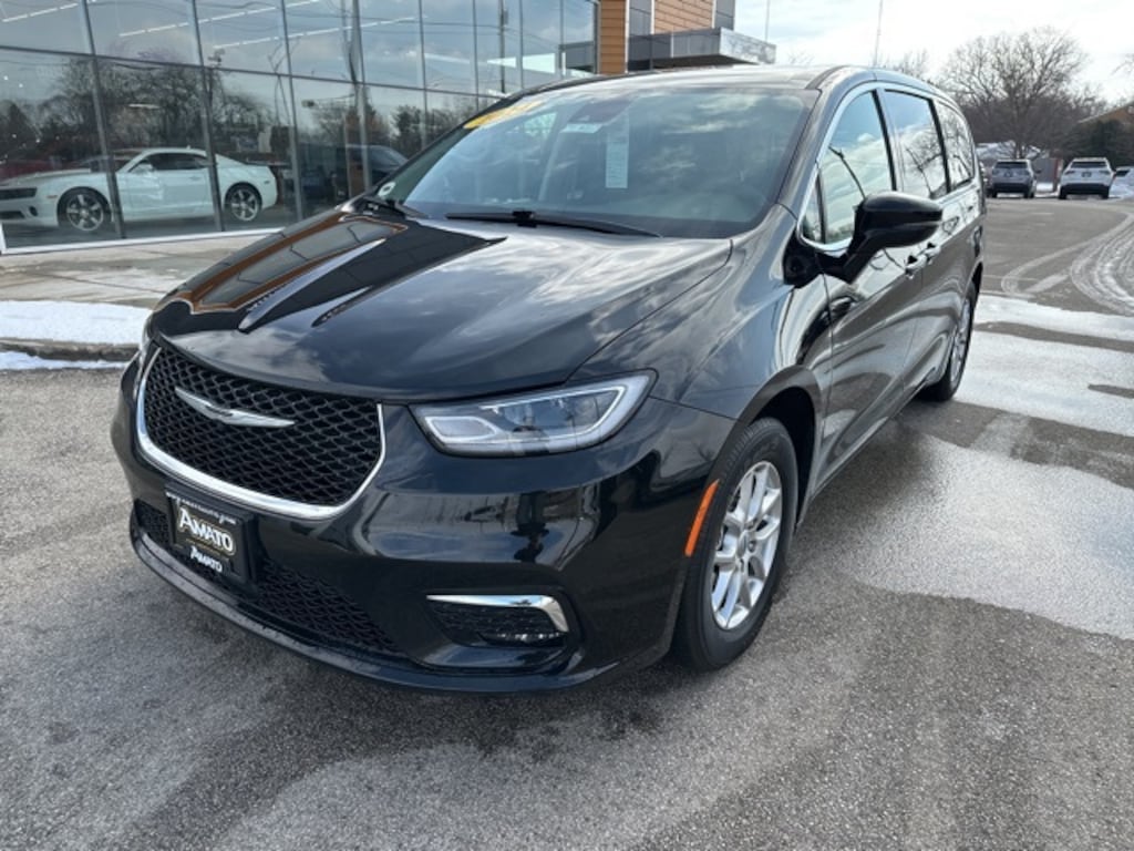 Used 2024 Chrysler Pacifica Touring L Minivan/Van