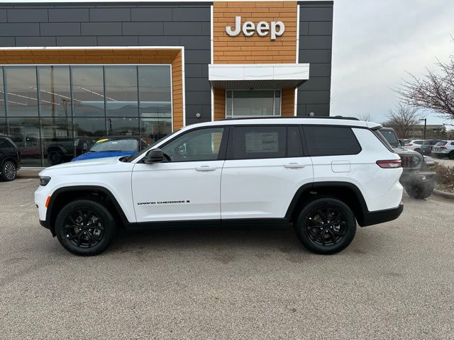 2025 Jeep Grand Cherokee Altitude - Photo 9