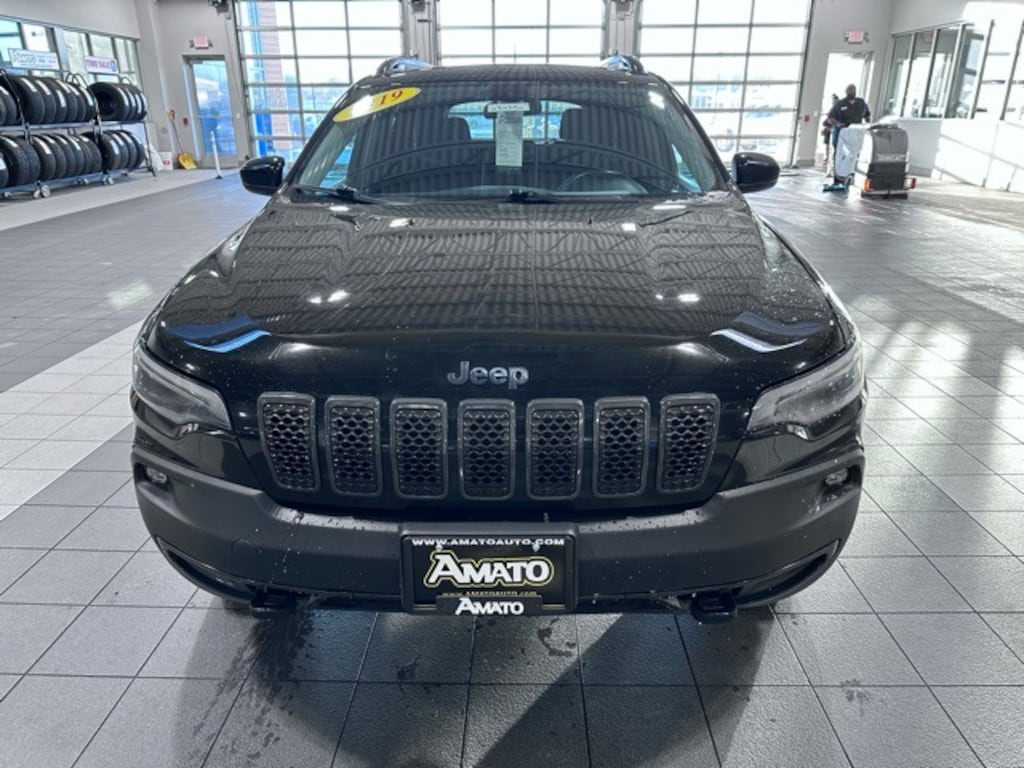 Used 2019 Jeep Cherokee Latitude SUV