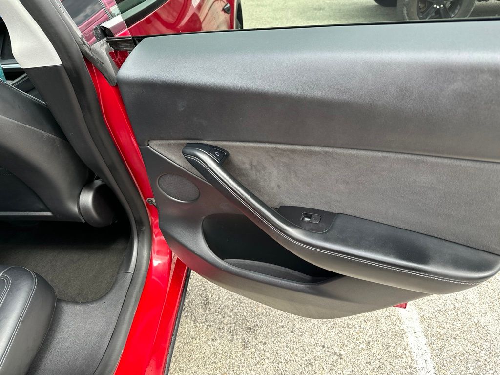 2022 Tesla Model Y Long Range - Photo 18