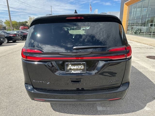 2026 Chrysler Pacifica Limited - Photo 7