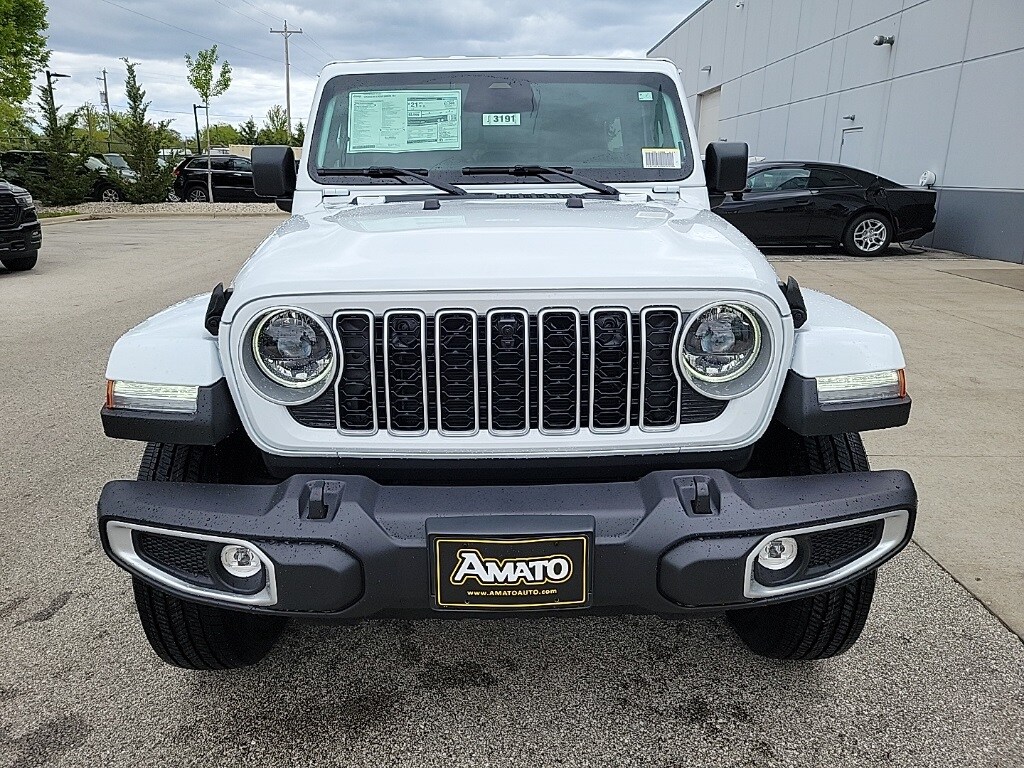 2025 Jeep Wrangler Sahara photo 3