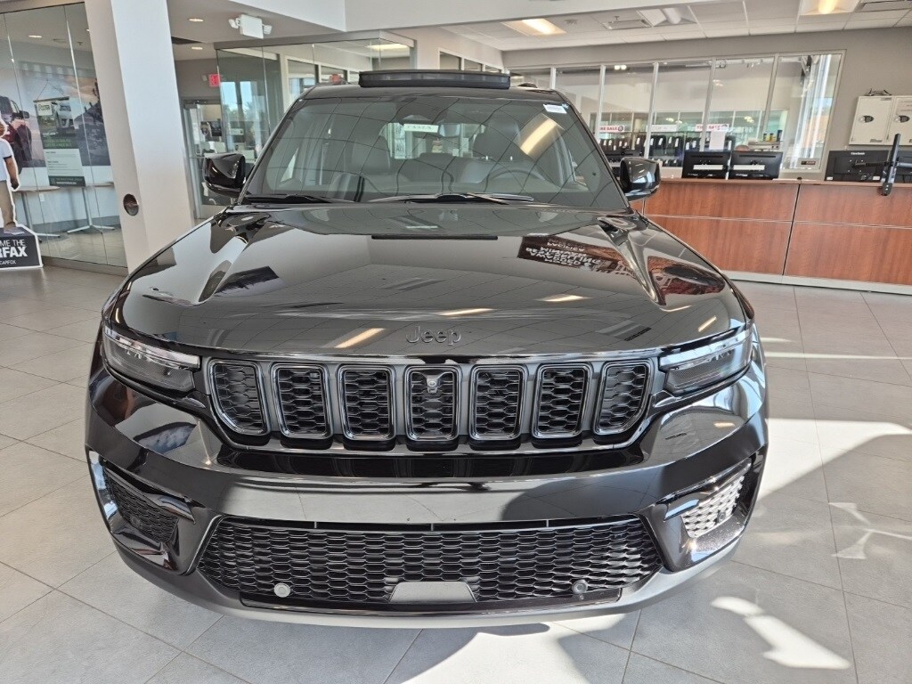 2025 Jeep Grand Cherokee Limited photo 2