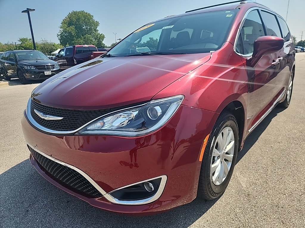 Used 2020 Chrysler Pacifica Touring L with VIN 2C4RC1BG1LR112315 for sale in Milwaukee, WI