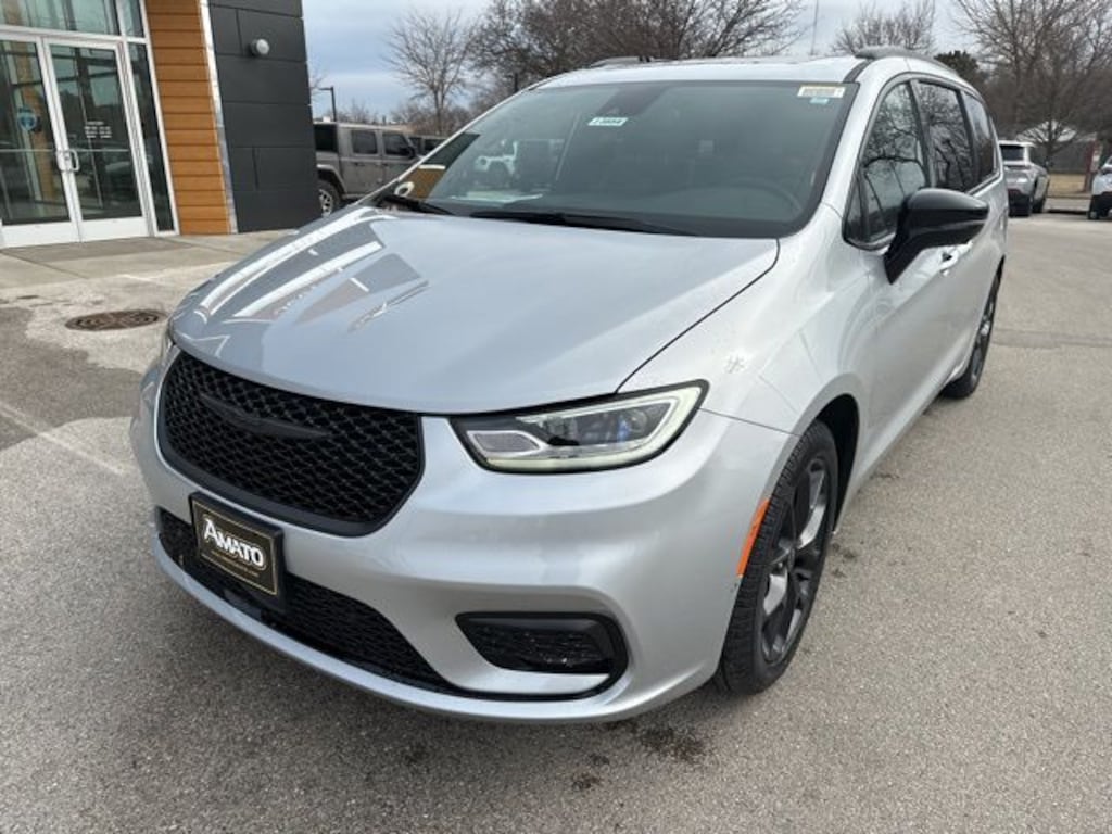 New 2026 Chrysler Pacifica LIMITED Passenger Van
